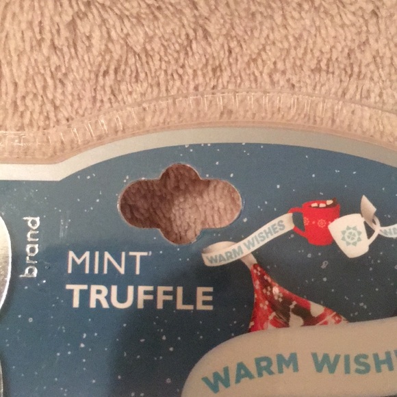 Mint Truffle Flavored Kisses Lip Balm NWT .28 oz - Picture 7 of 7